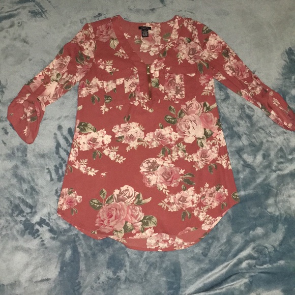 Rue21 Tops - ‼️PRICE DROP‼️ Rue21 Floral Blouse!!💐